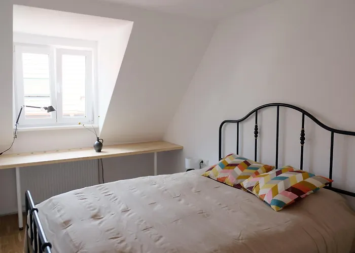 Bright + Cozy Dachgeschoss Maisonette Im Zentrum